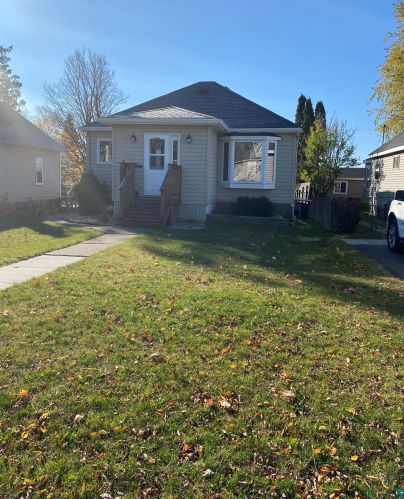 26 6th St, Duluth, MN 55810-2240