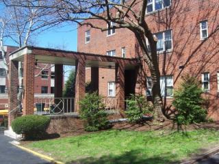 5300 5th Ave, Pittsburgh PA  15232-2147 exterior