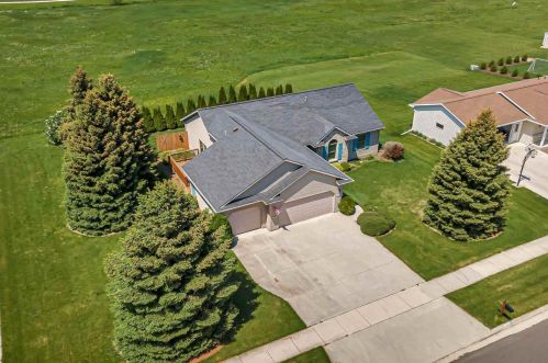 1701 Harrison St, New Holstein, WI 53061-1318