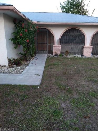 121 Richmond Ave, Lehigh Acres, FL 33936-6919