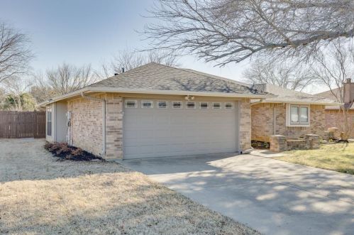 6824 Ridgetop Rd, Fort Worth, TX 76182-3317