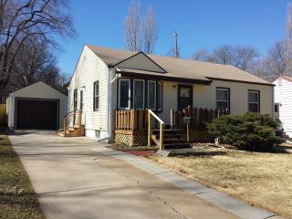 3706 56th St, Omaha, NE 68104-2928