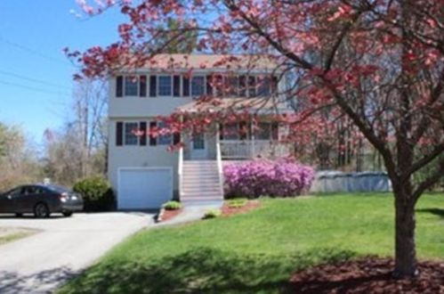 97 Hilltop Rd, Dracut, MA 01826-2009