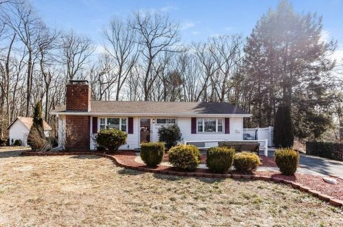 86 Oak St, Wapping, CT 06074-3116