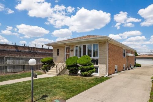 8324 Leland Ave, Chicago, IL 60706-4328