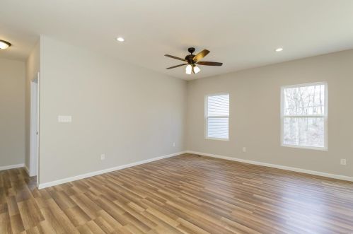 150 Village Circle Dr, Winfield, MO 63389-2050