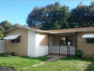 290 164th St, Miami FL  33162-3532 exterior