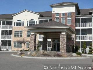 500 Greenhaven Dr, Burnsville MN  55306-6228 exterior