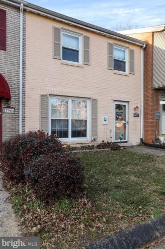 17908 Hickory Ln, Hagerstown, MD 21740-7802