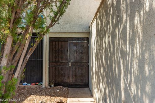 2763 Anklam Rd, Tucson, AZ 85745-3709