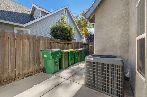 437 Locust St, Lodi CA  95240-2321 exterior