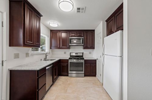 7228 Washburn Way, North Highlands, CA 95660-3441