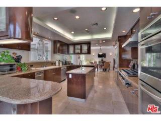 3167 Stone Oak Dr, Los Angeles CA  90049-1180 exterior