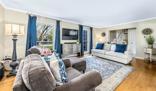 808 Timber Trail Dr, Naperville, IL 60565-2704