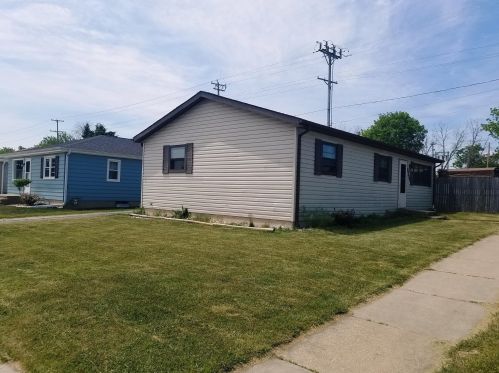 1105 35th St, Kenosha, WI 53140-1903