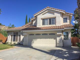 1587 Jonathon St, Vista, CA 92083-4002