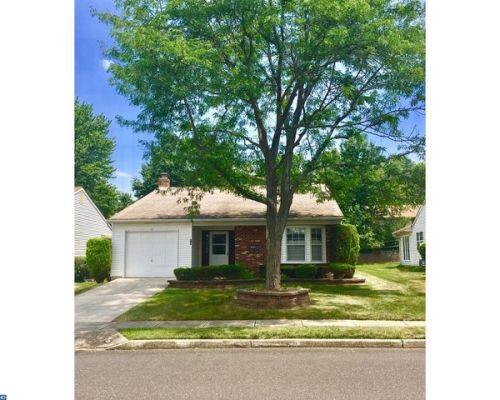 10 Meadowwood Ct, Columbus, NJ 08022-1026