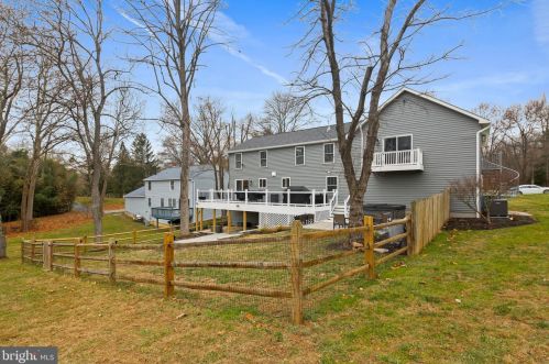 6018 River Meadows Dr, Columbia MD  21045-3825 exterior