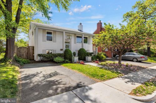2407 Cameron Mills Rd, Alexandria, VA 22302-3302