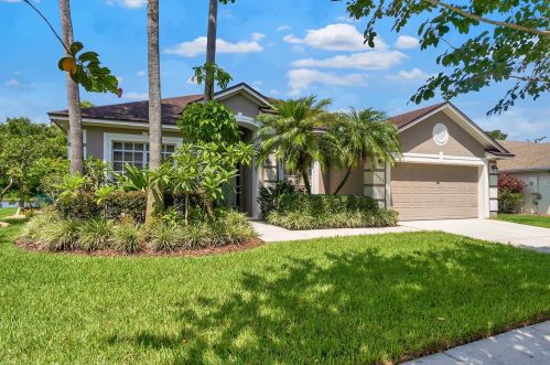 13903 Bluewater Cir, Orlando FL  32828-8320 exterior