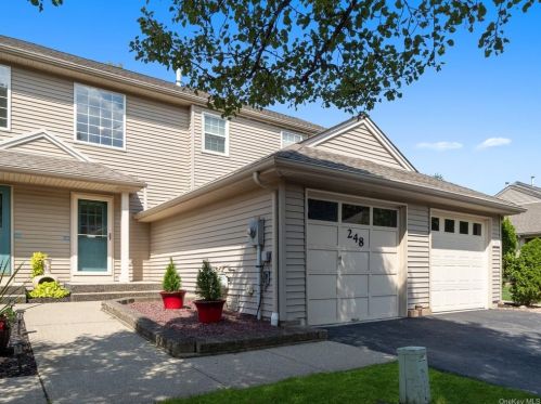 248 Crestwood Ct, Fishkill, NY 12524-3312