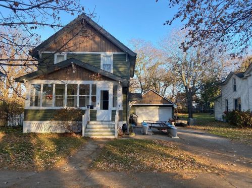 407 State St, Oconomowoc, WI 53066-3738