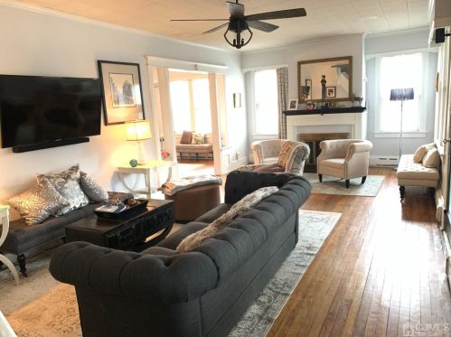 86 High St, Woodbridge, NJ 07095-3018
