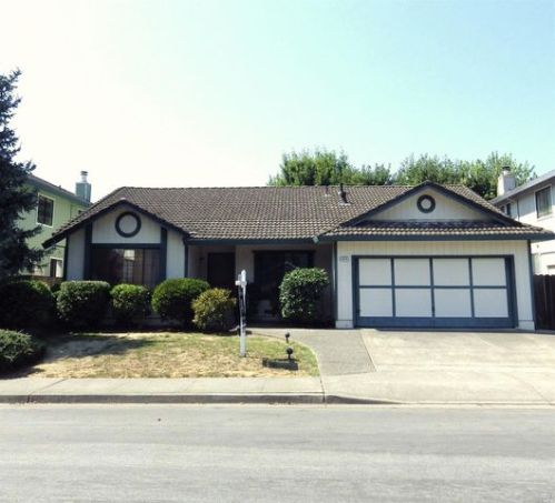 9379 Jessica Dr, Windsor CA  95492-8863 exterior