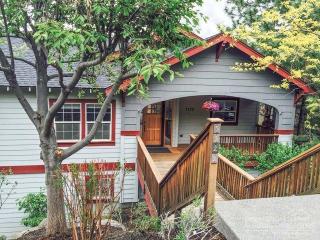 3122 Colonial Dr, Bend, OR 97701-5457