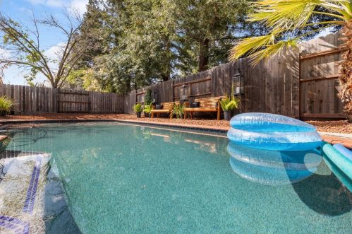 186 Baurer Cir, Folsom CA  95630-6786 exterior