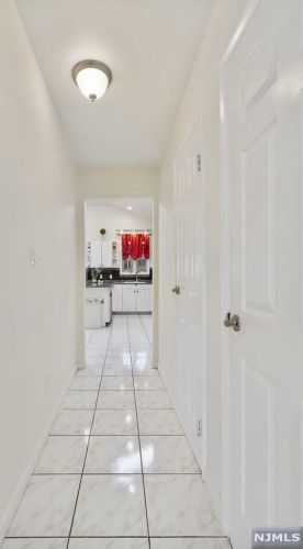 17 Pawnee Ave, Oakland NJ  07436-3007 exterior