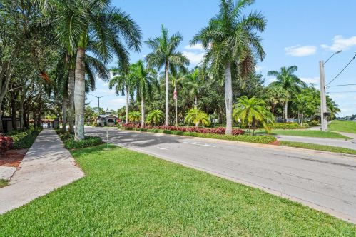 6020 Azalea Cir, West Palm Beach, FL 33415-4458