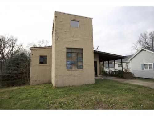 660 A St, Charleston, IL 61920-1809