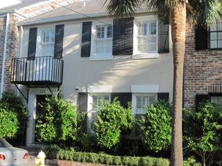 124 Queen St, Charleston SC  29401-2425 exterior