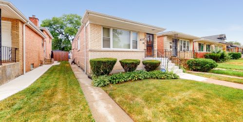 323 101st Pl, Chicago, IL 60628-1940