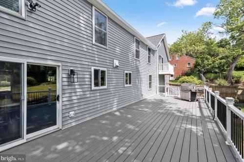 6018 River Meadows Dr, Columbia MD  21045-3825 exterior