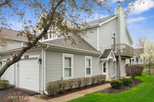 1233 Rhodes Ln, Naperville, IL 60540-0386