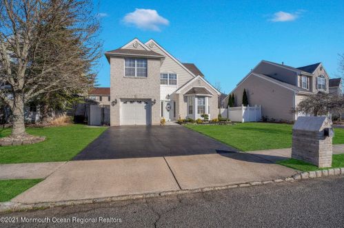 34 Skyline Dr, Hazlet, NJ 07730-1680