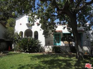 1067 Bell St, Pasadena, CA 91104-3846