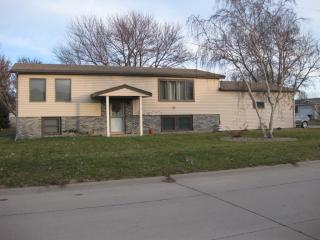 204 13th St, Aurora, NE 68818-2930