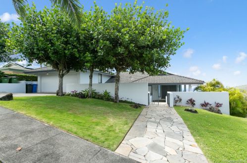 825 Puuikena Dr, Honolulu, HI 96821-2564