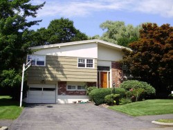 122 Andrew St, Newton, MA 02461-2103