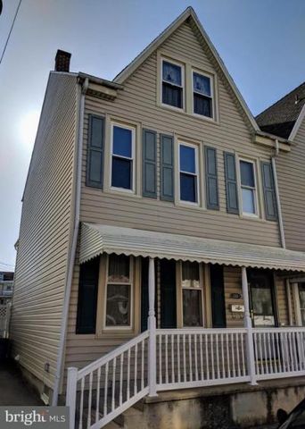 1138 Duke St, York, PA 17404-2122