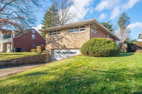 706 Country Club Dr, Pittsburgh, PA 15228-2604