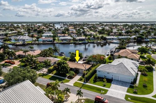 751 Rose Ct, Marco Island, FL 34145-2523