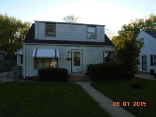 5753 71st St, Milwaukee, WI 53218-2214