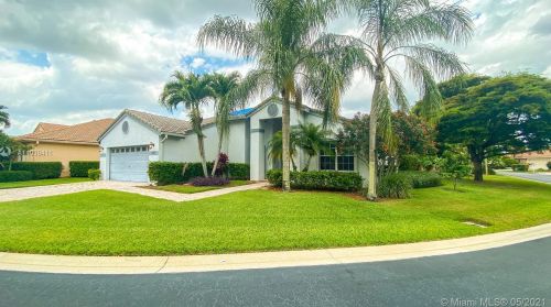 2520 Egret Lake Dr, West Palm Beach, FL 33413-2152