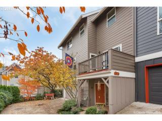 3528 Corbett Ave, Portland, OR 97239-4327