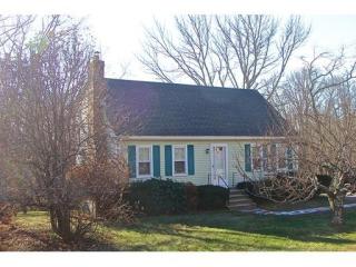 4 Camp St, Milford, MA 01757-1065