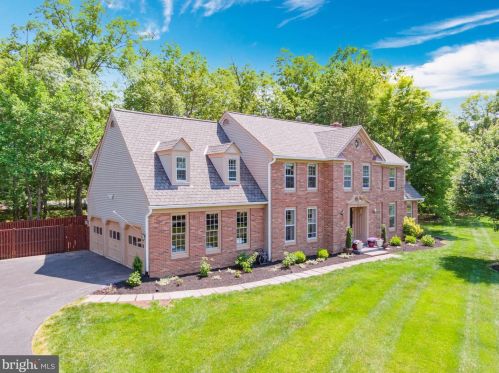 6419 Woodland Run Ct, Clifton, VA 20124-2426